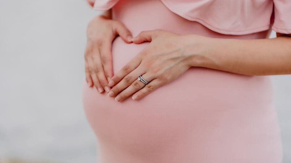 App unterstützt in Schwangerschaft und nach der Geburt